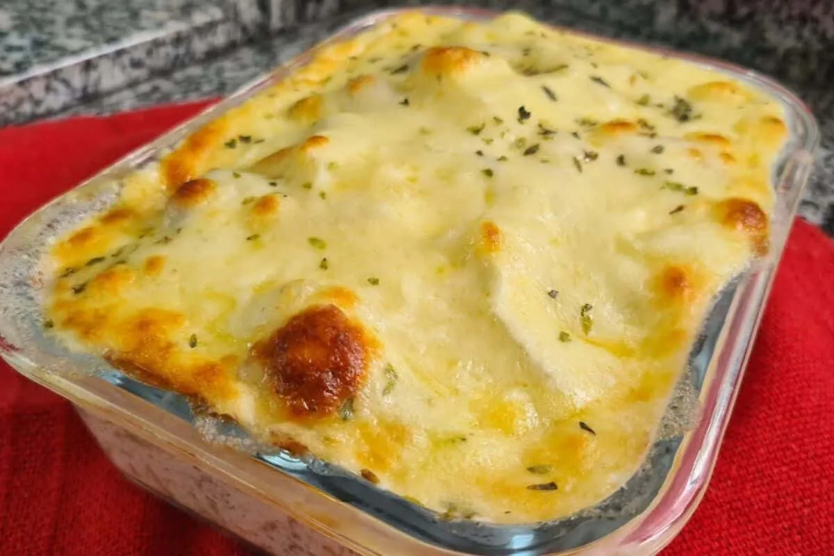 Essa batata cremosa de forno é fácil e rápida de preparar, fica simplesmente divina e vai arrasar no seu almoço ou jantar