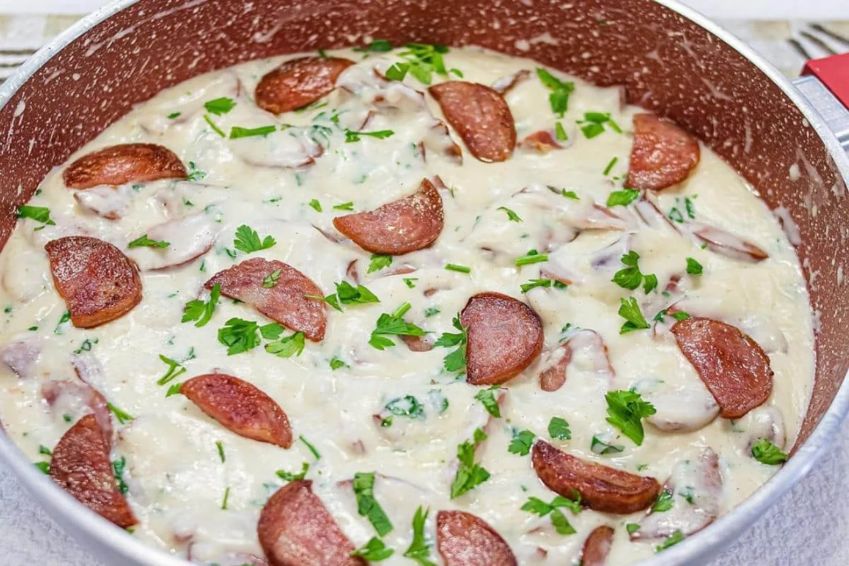 Essa calabresa cremosa é uma opção rápida e fácil para você fazer no almoço de natal