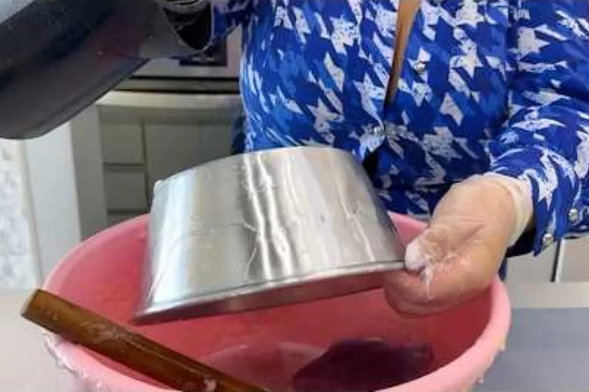 Essa pasta de brilho caseira deixou minhas panelas queimadas parecendo um espelho