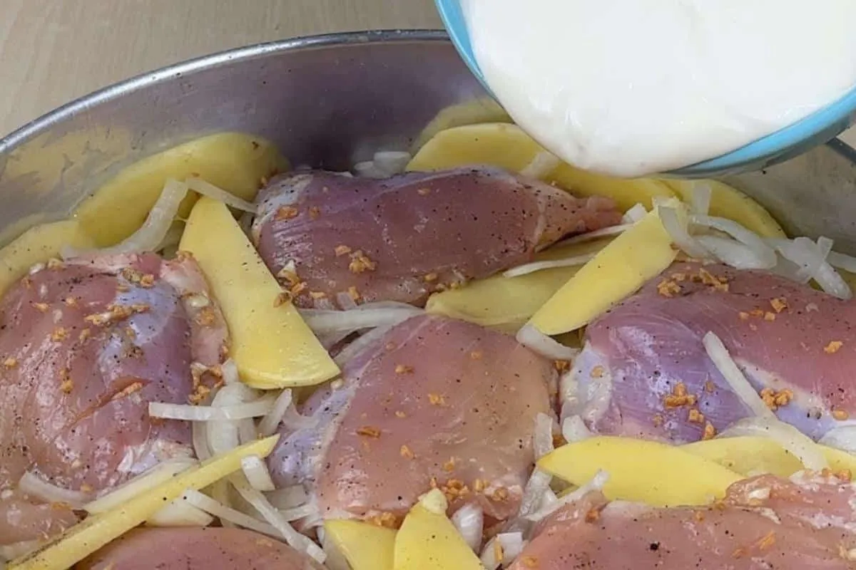 Essa receita de frango assado deixou minhas vizinhas loucas querendo aprender comigo