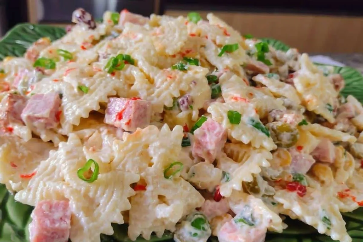 Essa salada de macarrão é a mais fácil e saborosa que você pode experimentar neste natal