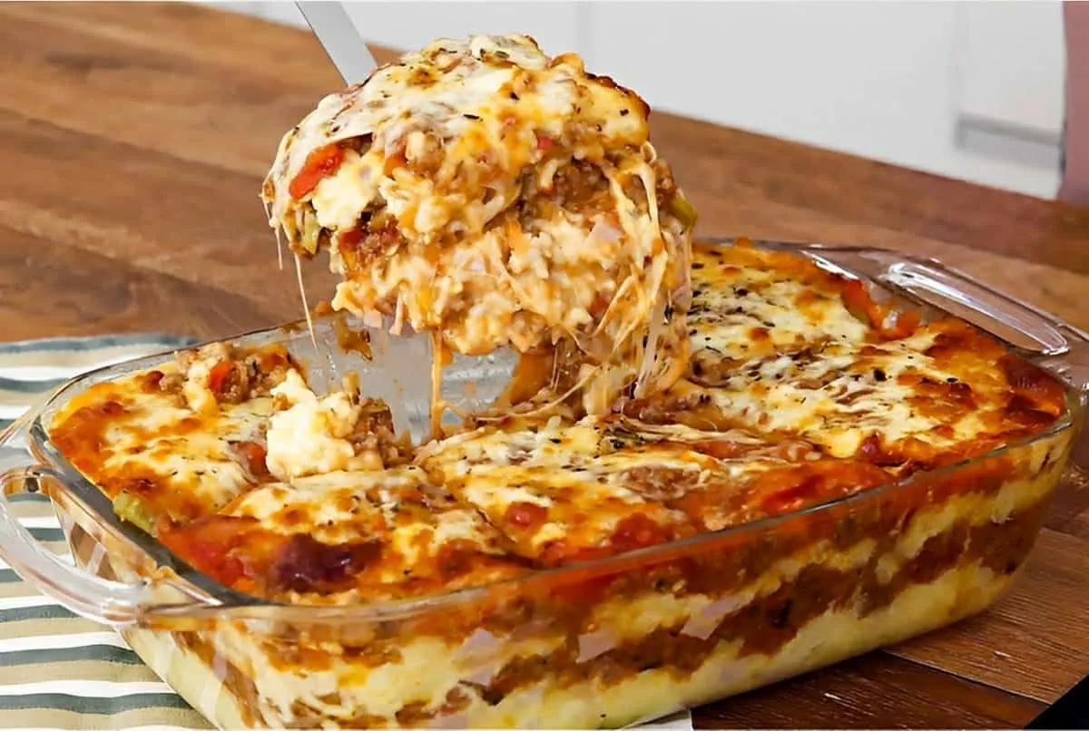 Esse arroz de forno para o natal super cremoso é um prato que não pode faltar na sua ceia