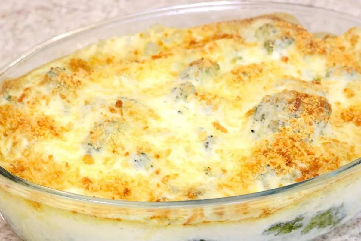 Esse brócolis gratinado é uma ótima sugestão para seu almoço de fim de semana