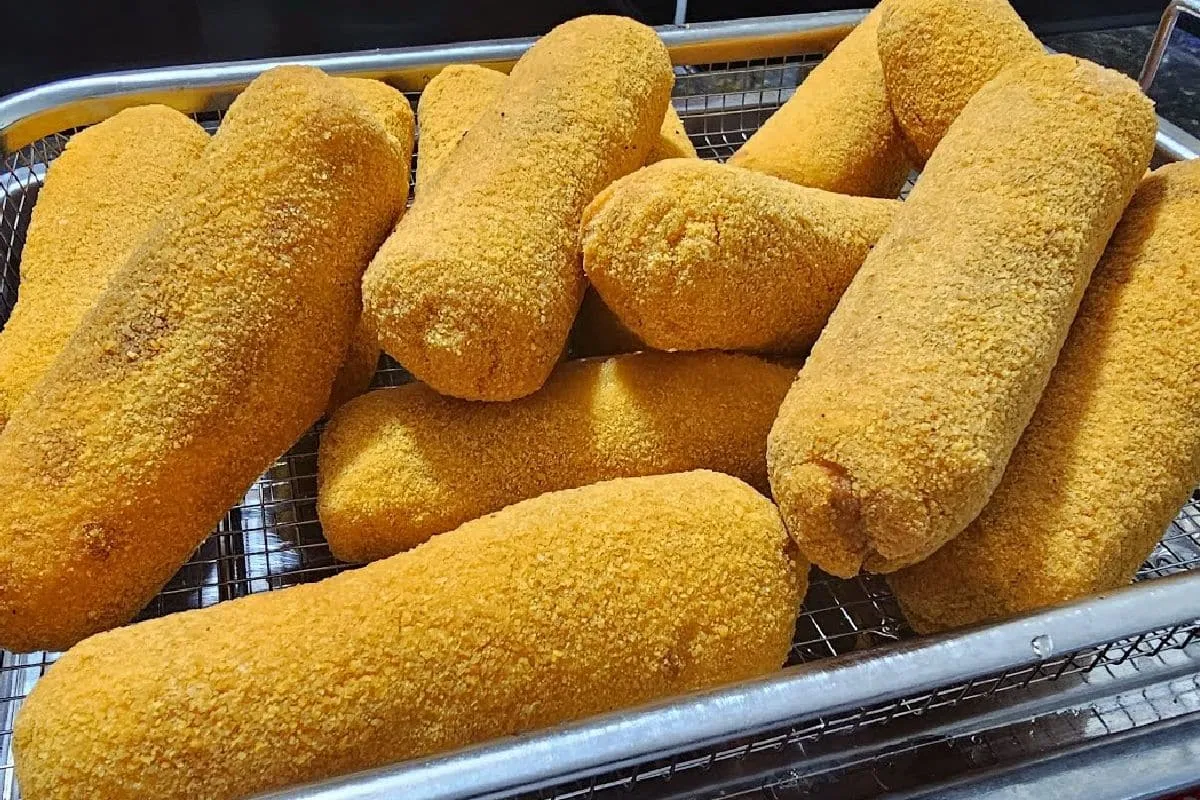 Esse enroladinho de presunto e queijo é o mais fácil de todos e fica uma perfeição