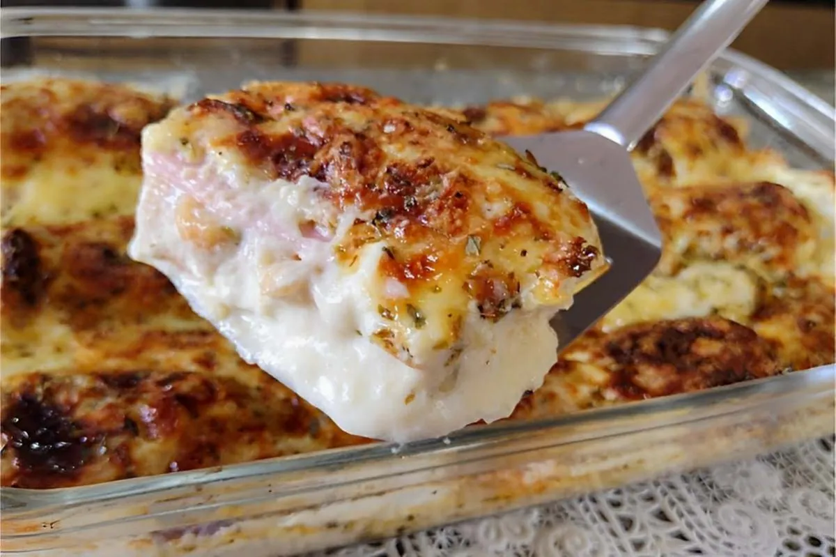 Esse lanche de forno feito com bisnaguinha vai deixar as crianças com água na boca