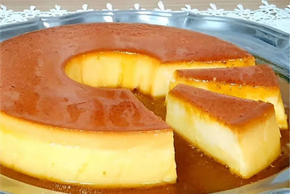 Esse pudim de queijo é muito cremoso fácil de fazer e tem um sabor surpreendente