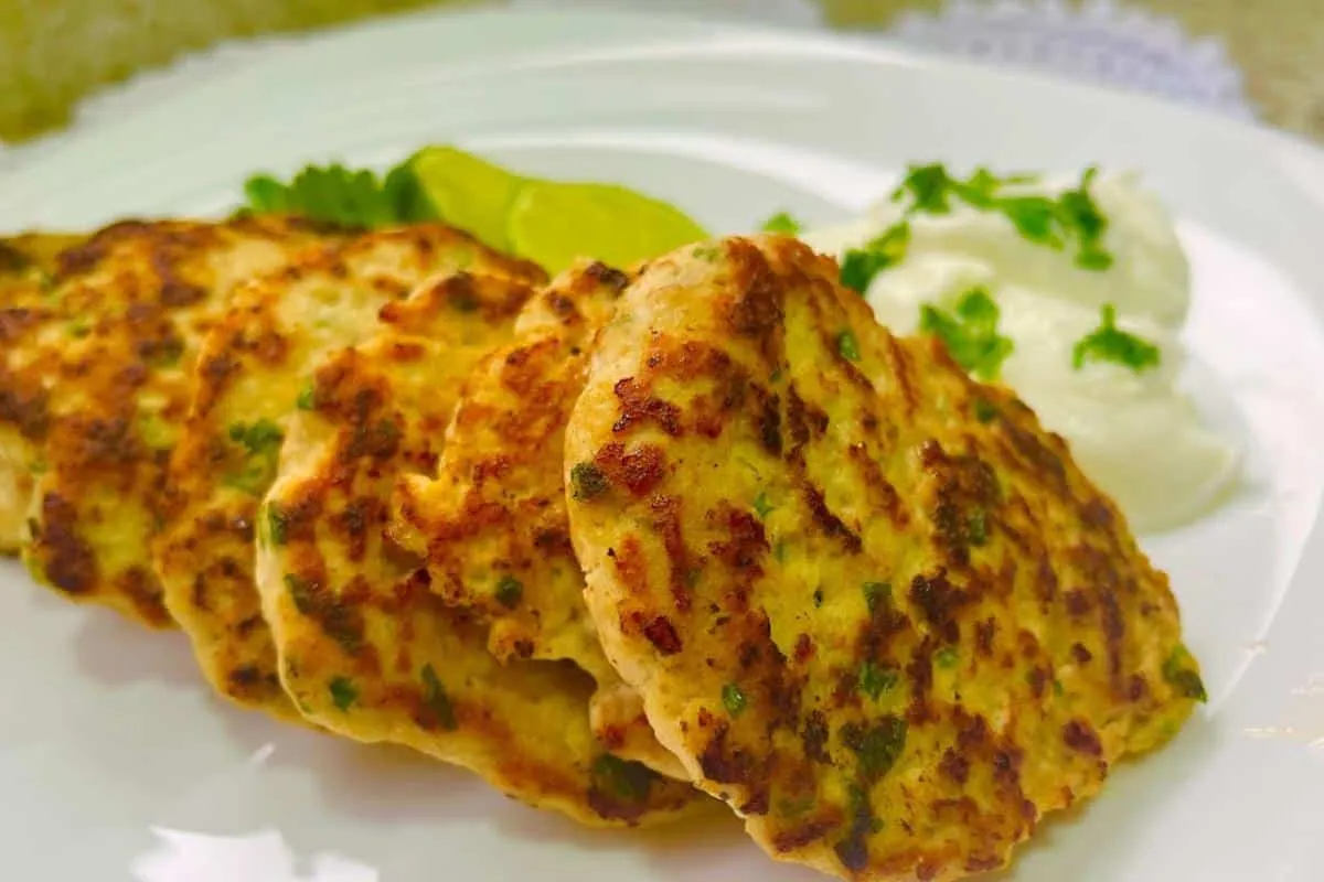 Experimente esse hambúrguer de frango que vai te deixar com vontade de fazer todo dia