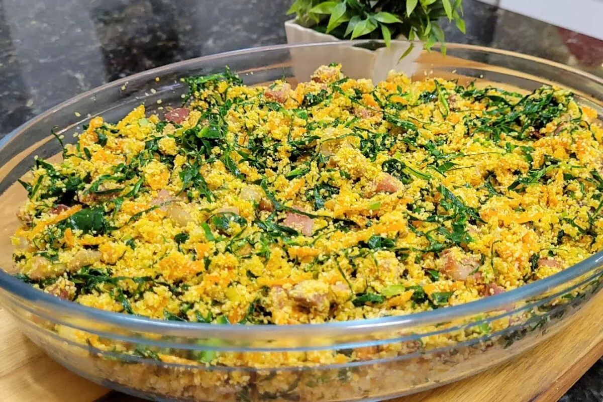 Farofa de couve, a melhor receita para acompanhar o seu churrasco ou uma refeição