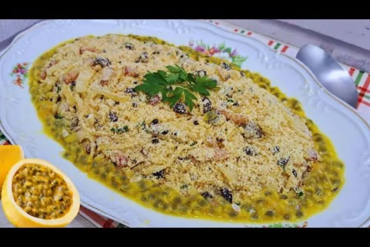 Farofa de maracujá com bacon, um acompanhamento perfeito e crocante