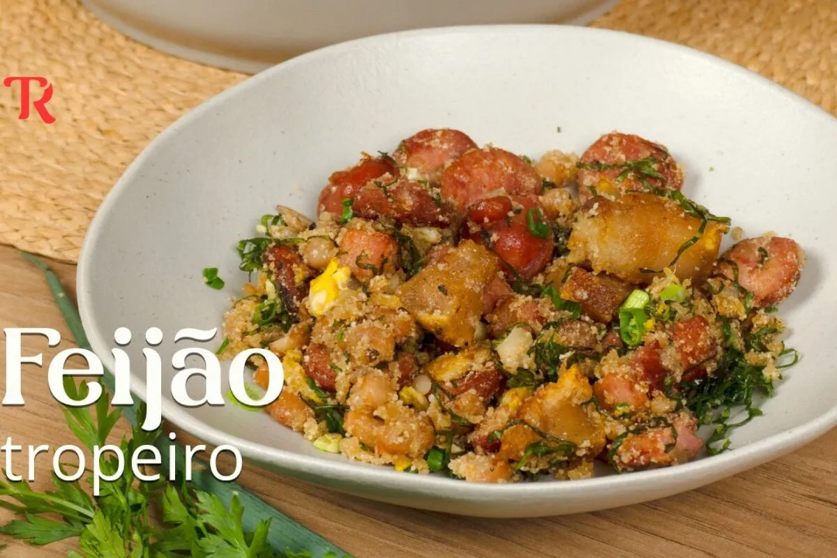 Feijão tropeiro: essa é a melhor receita que eu já fiz, super fácil e muito saborosa