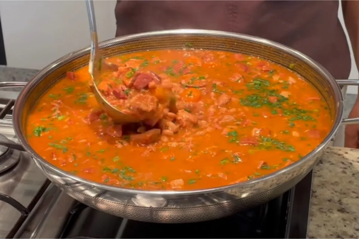 Feijoada colombiana: prato tradicional e saboroso para o almoço de domingo