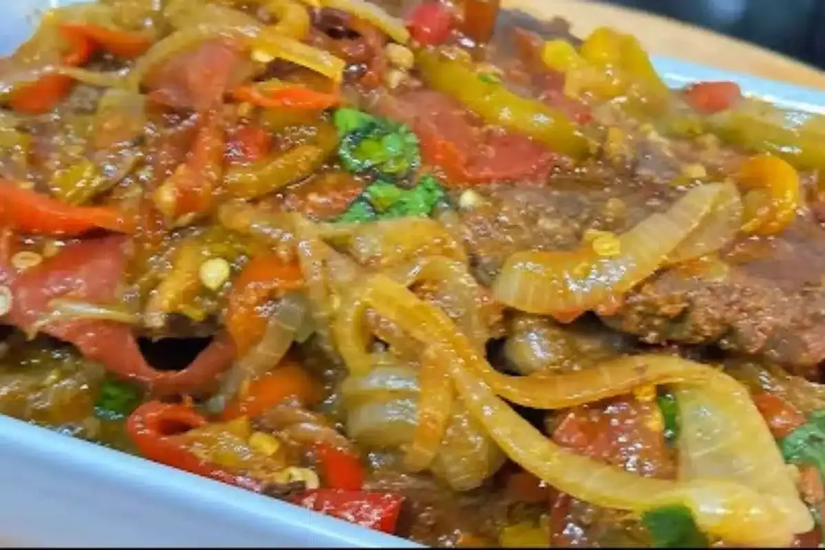 Fígado ao molho acebolado: um acompanhamento fácil e muito saboroso