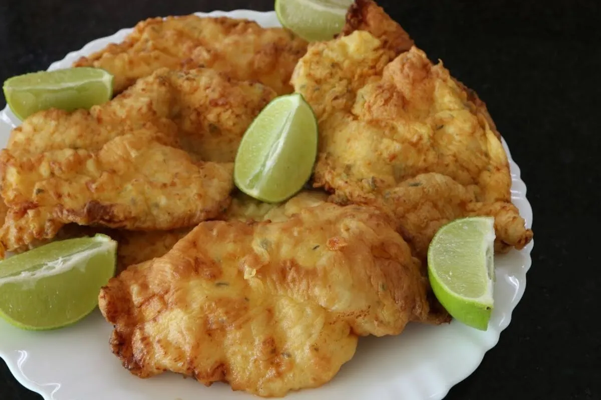 Filé de frango empanado com apenas 1 ingrediente e super crocante: receita de frango fácil