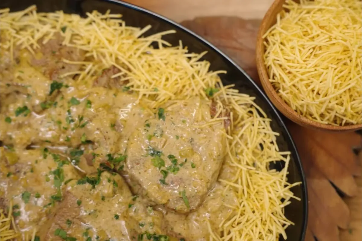 Filé mignon ao molho de queijo com toque especial receita cremosa e muito elegante