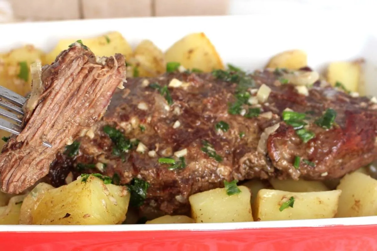 Fraldinha assada com mandioca e mostarda perfeita para seu almoço de domingo