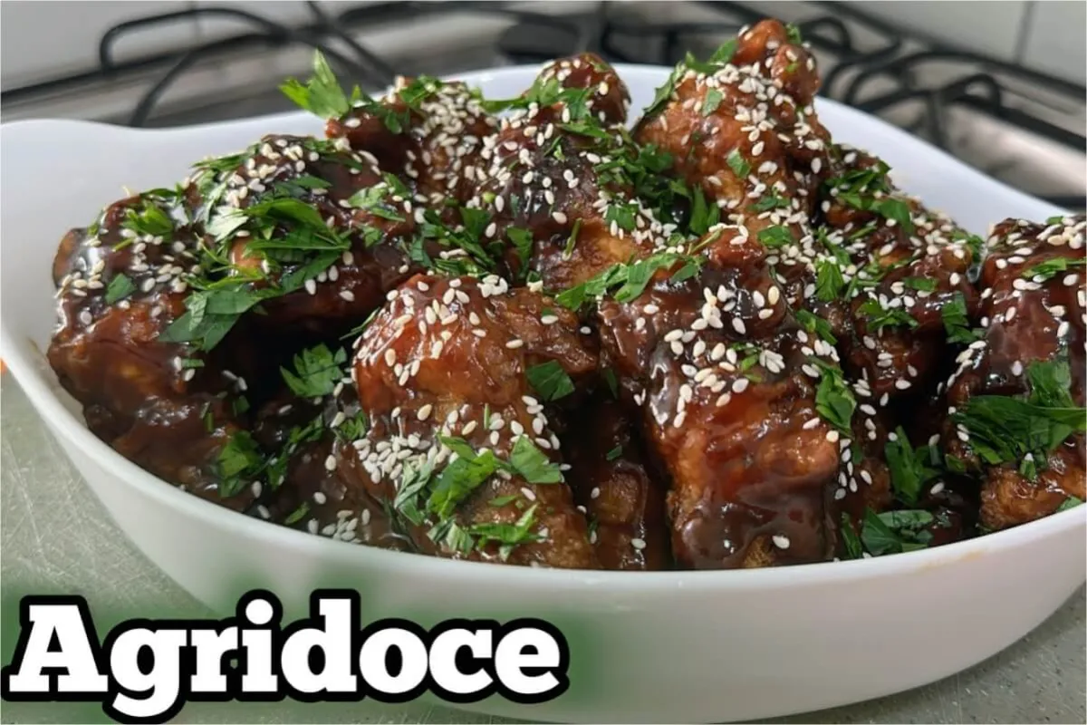 Frango agridoce que fica com um sabor incrível e é super fácil de fazer