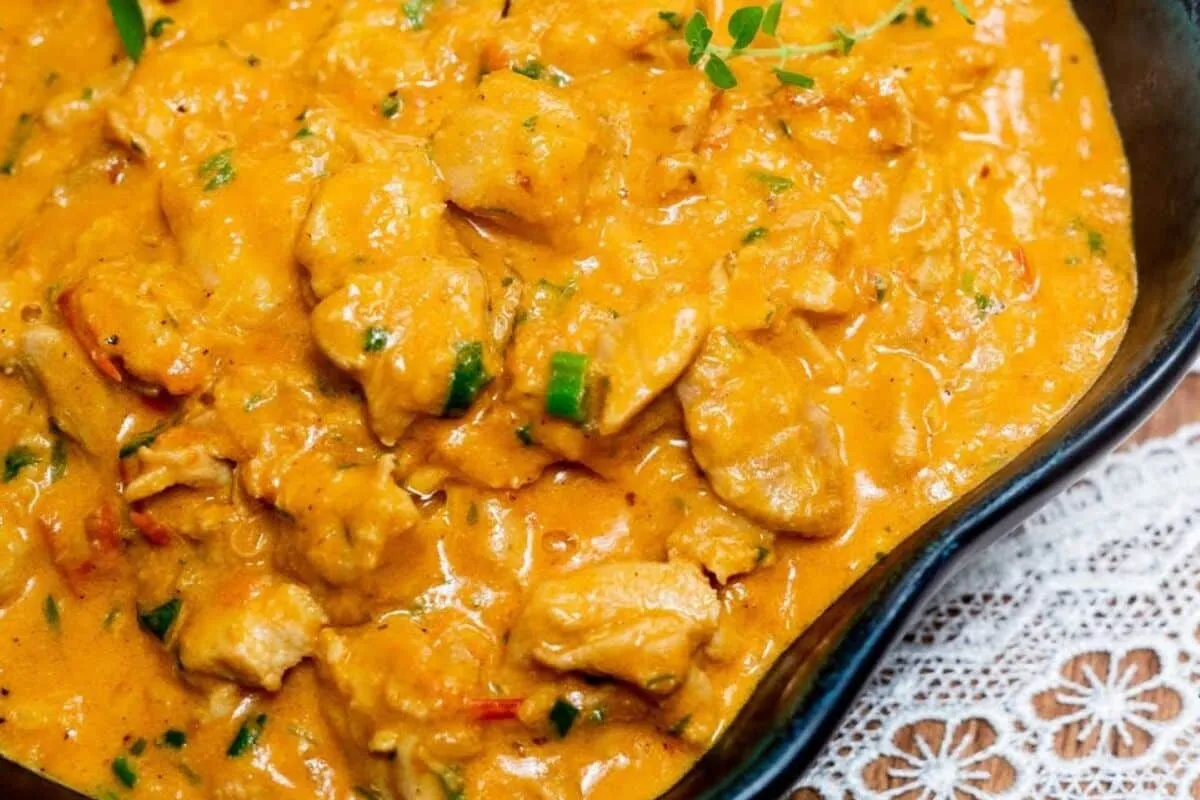 Frango ao molho super suculento e simples de preparar, perfeito para um almoço de domingo