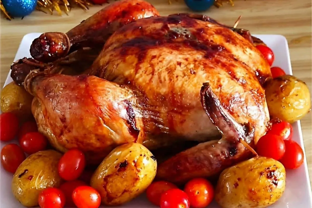 Frango assado com batatas o prato perfeito para uma ceia de natal completa e deliciosa