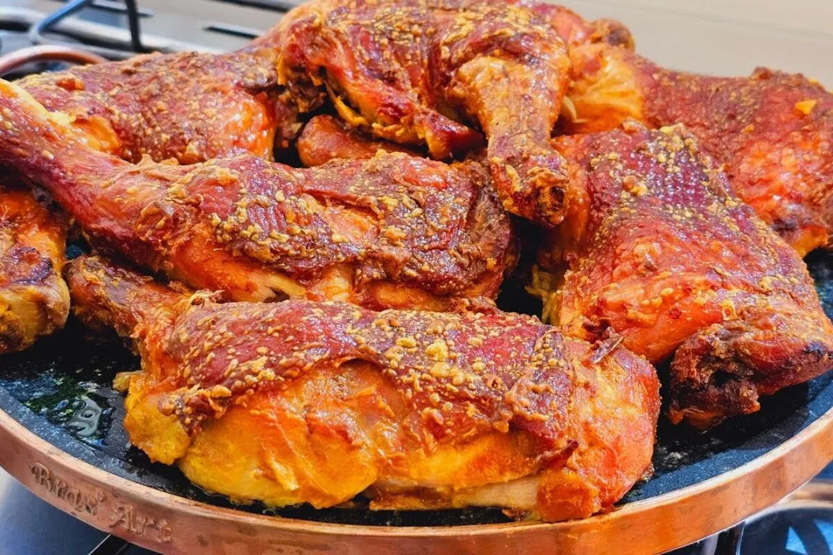 Frango assado na maionese macio suculento e muito simples de preparar