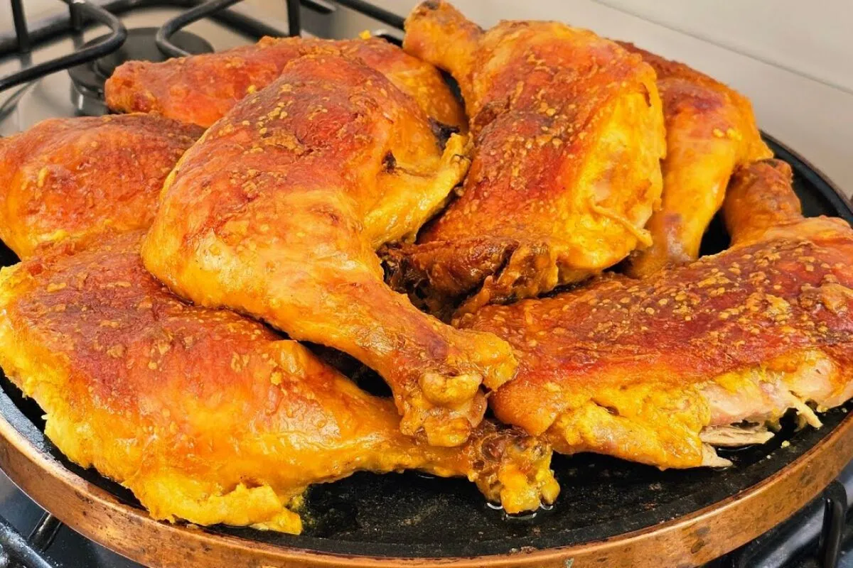 Frango assado na maionese que fica macio, saboroso e suculento, conquistando sua família