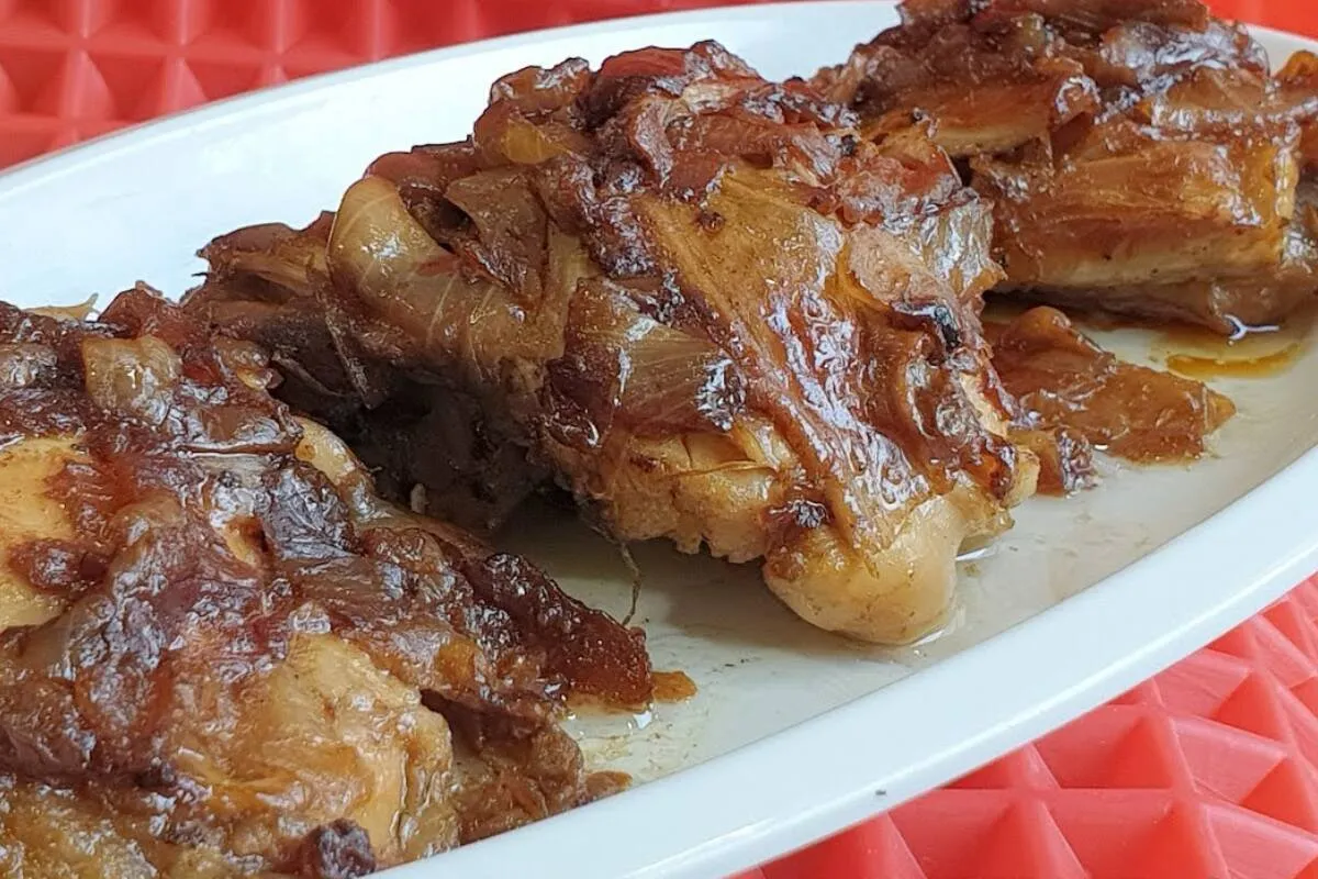 Frango assado na panela de pressão: essa é a receita mais suculenta e saborosa que já vi