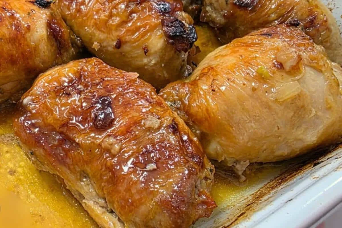 Frango assado recheado para arrasar na hora do almoço de domingo