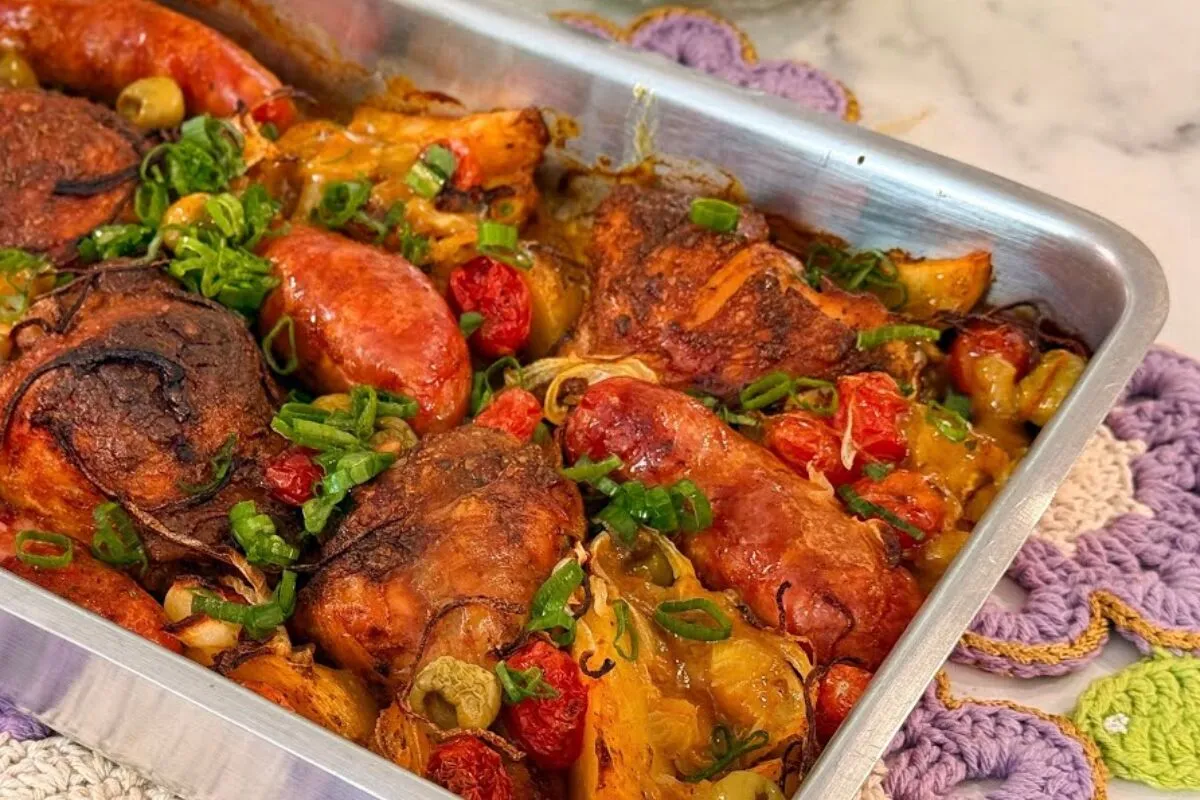 Frango assado suculento igual de restaurante que ainda é fácil com essa receita infalível