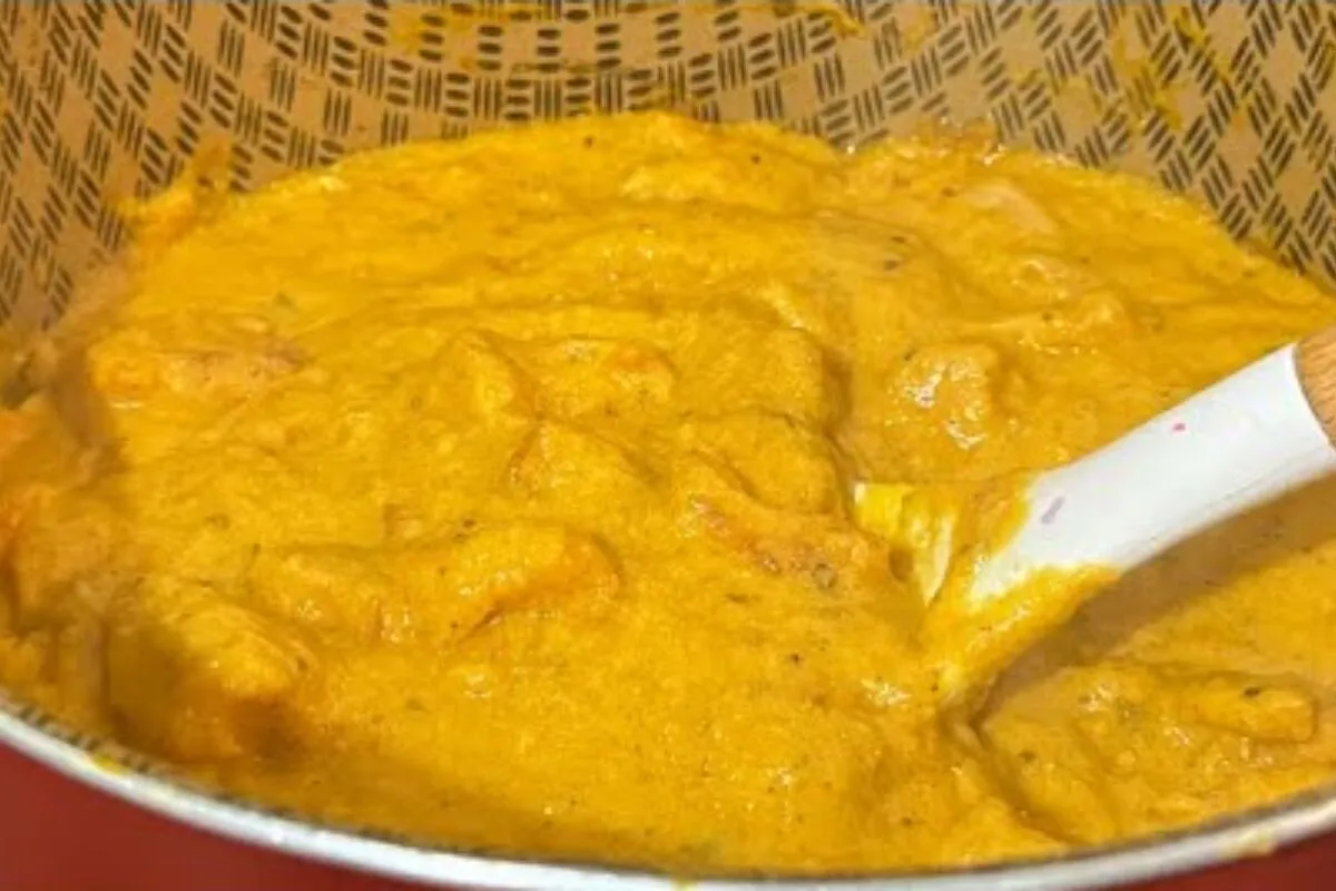 Frango com creme de milho super cremoso e fácil de fazer para o almoço