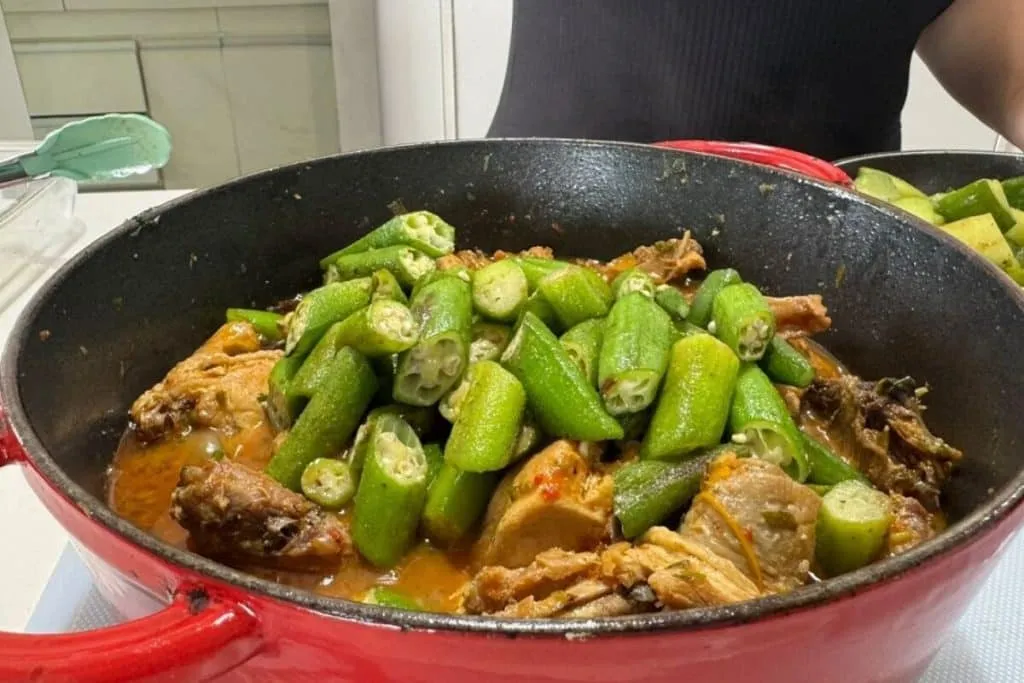 Frango com quiabo: o melhor frango com quiabo, a receita verdadeira e saborosa