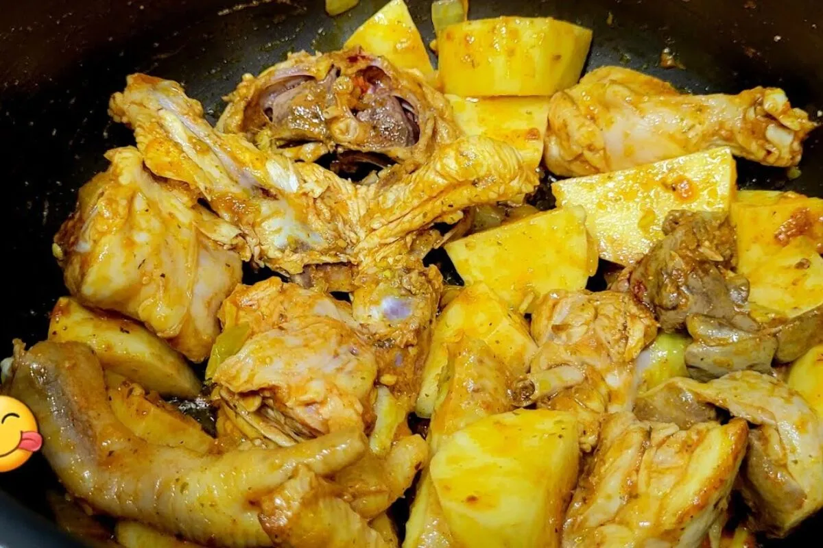 Frango cozido: feito sem adicionar água que fica super suculento e saboroso