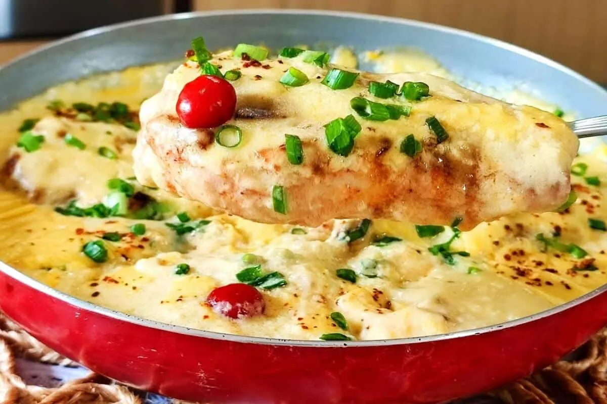Frango cremoso de panela fácil e suculento que derrete na boca e não fica seco