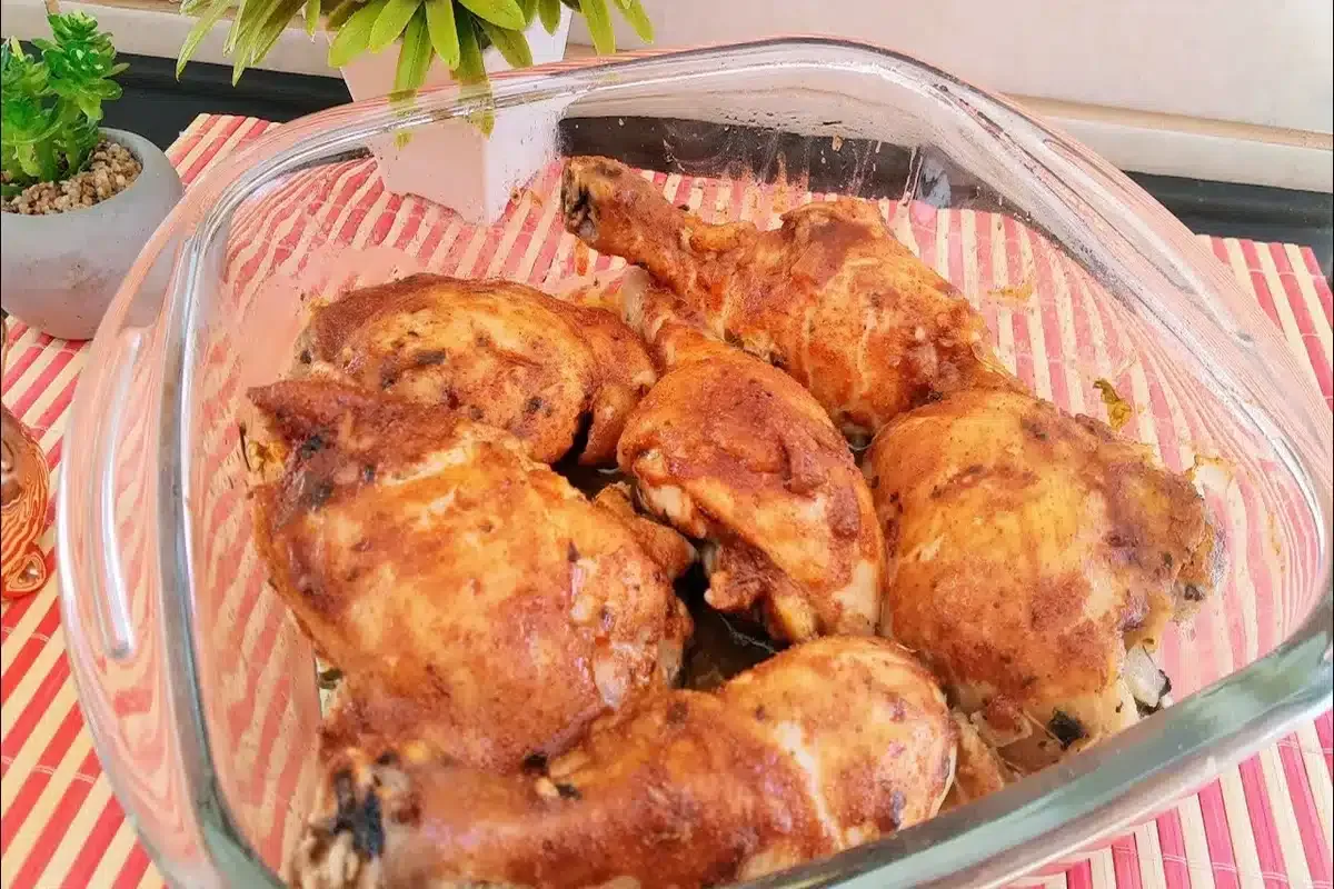 Frango de microondas que fica pronto em poucos minutos: douradinho e suculento