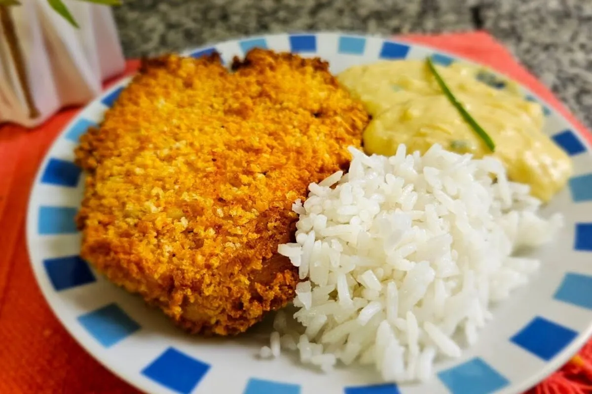 Frango empanado sem fritura: super crocante, fácil e delicioso na Air Fryer ou no forno