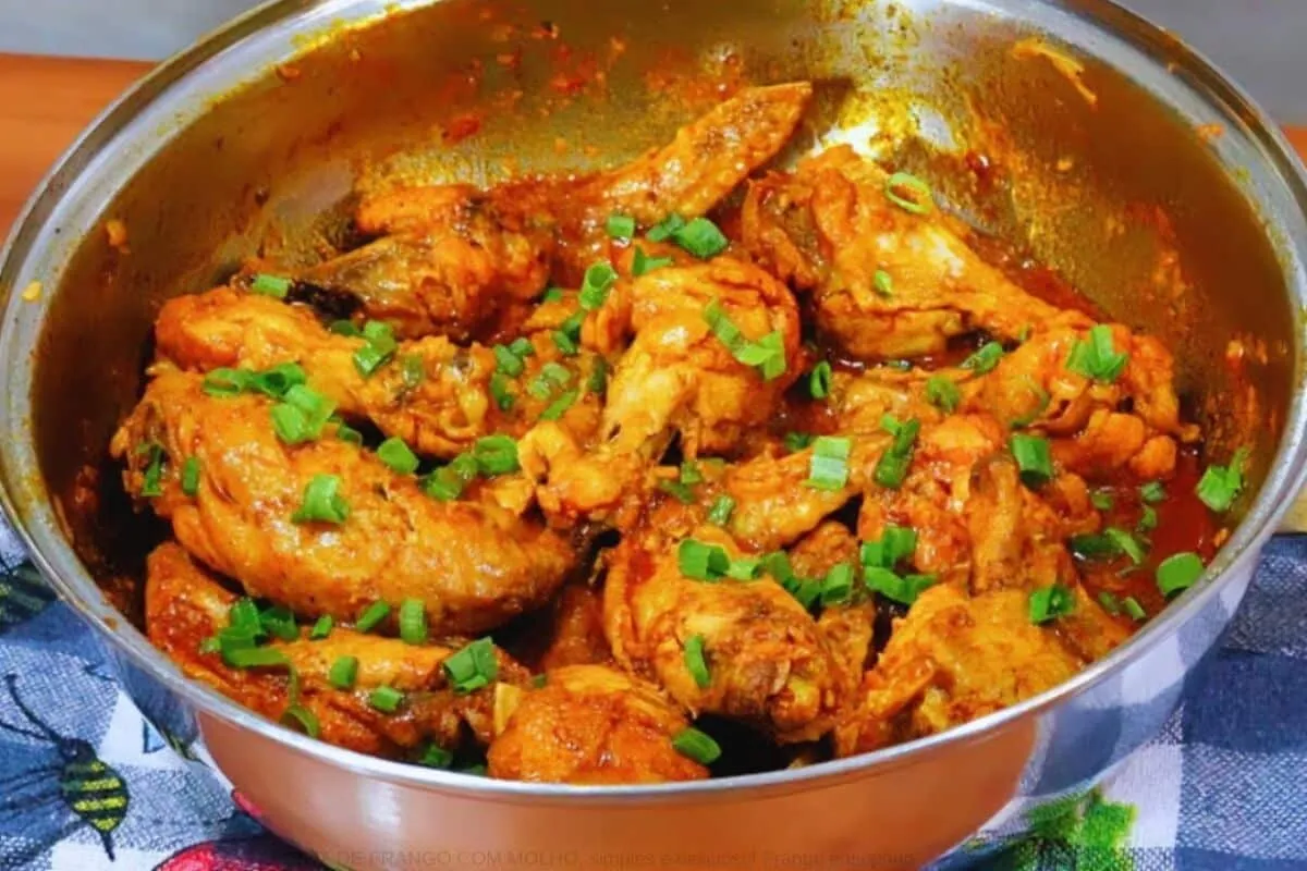 Frango ensopado com molho delicioso: o melhor frango ensopado para sua família, receita fácil