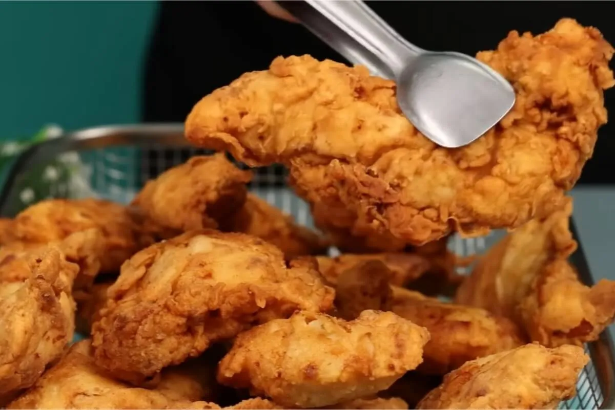 Frango frito crocante e sequinho igual ao do KFC para petiscar na sua festa de réveillon
