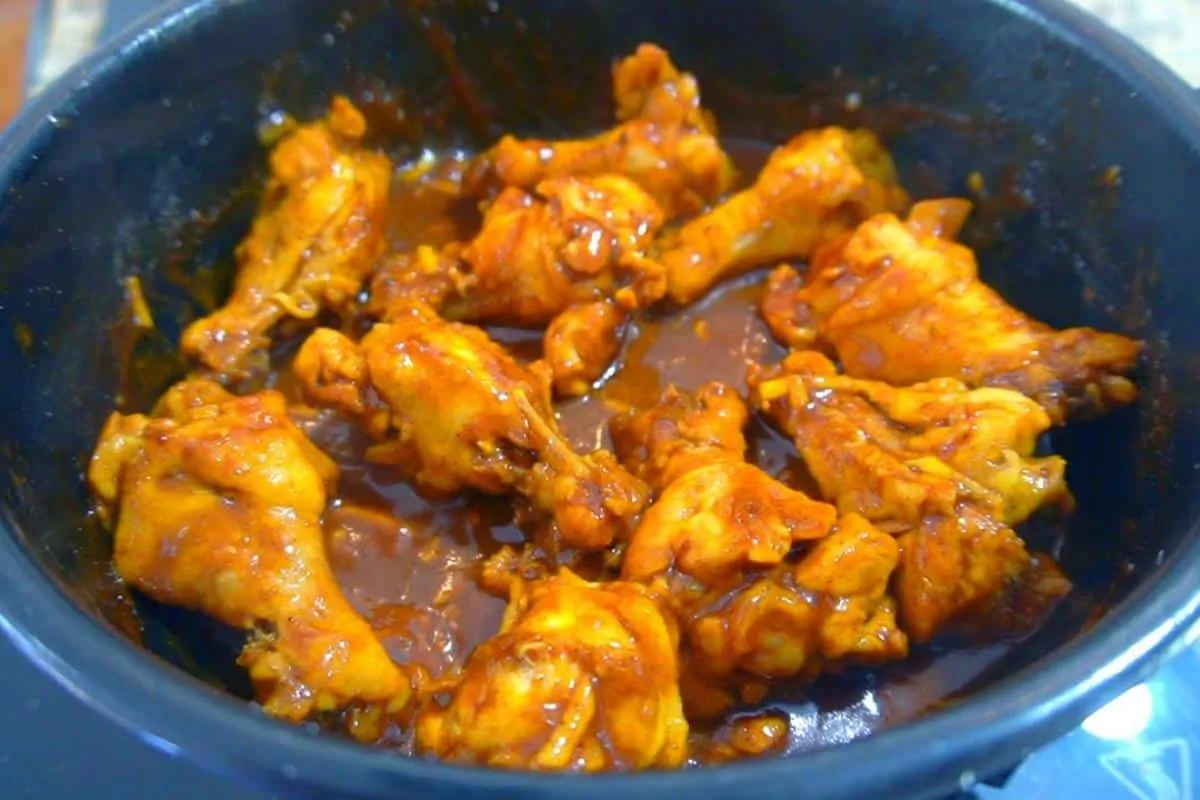 Frango frito na água é mais saudável e não suja seu fogão de gordura