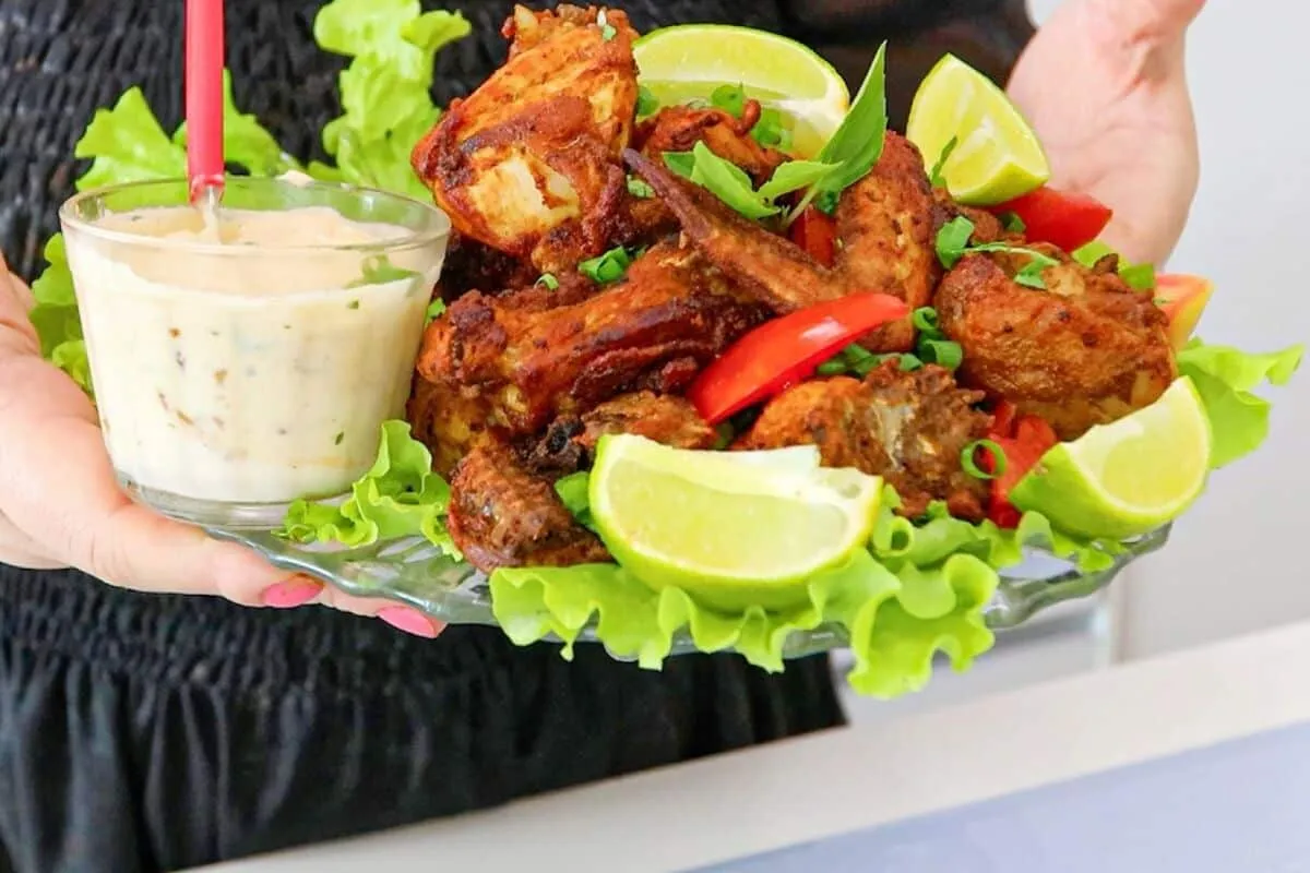 Frango frito temperado na medida certa: com molho delicioso que faz até na air fryer