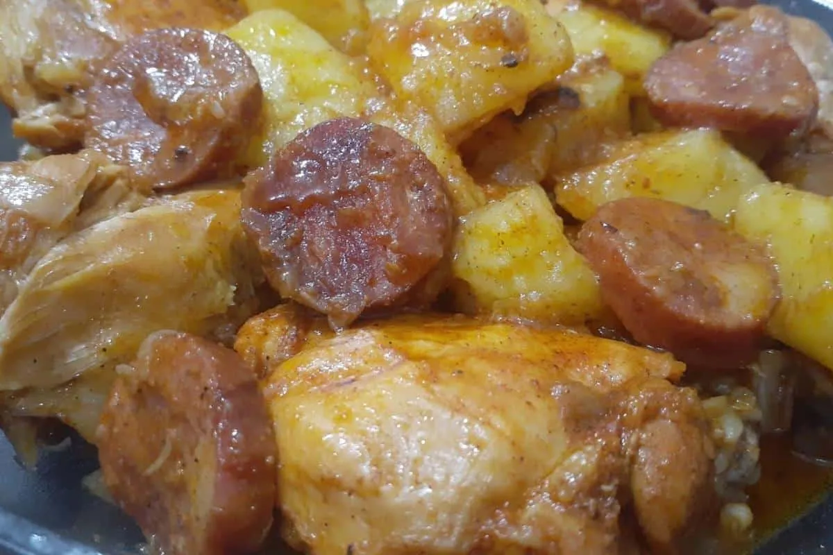 Frango na panela de pressão que fica desmanchando e muito suculento