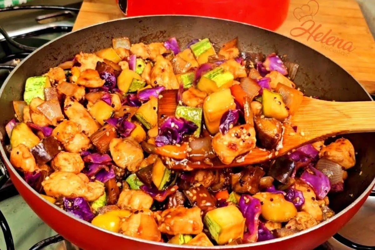 Frango oriental suculento: almoço fácil, frango à moda oriental suculento e delicioso para a Ceia de Réveillon