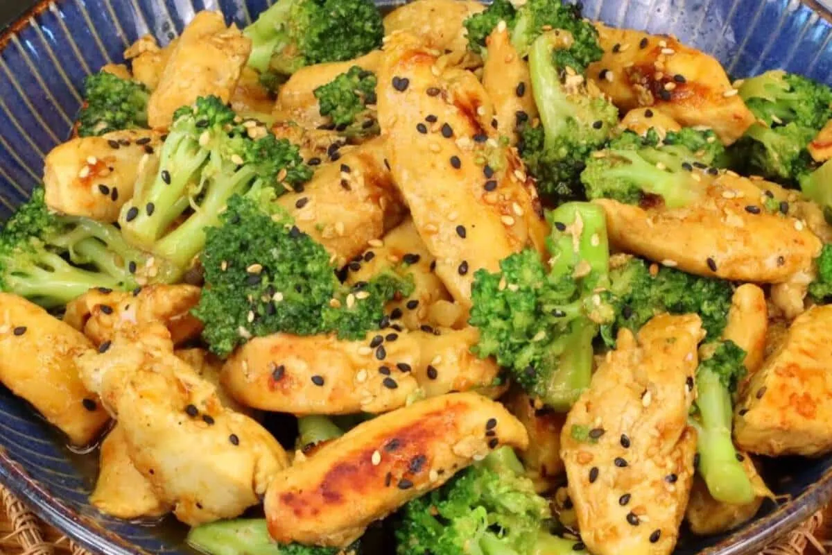 Frango oriental suculento: veja como fazer peito de frango que não fica seco