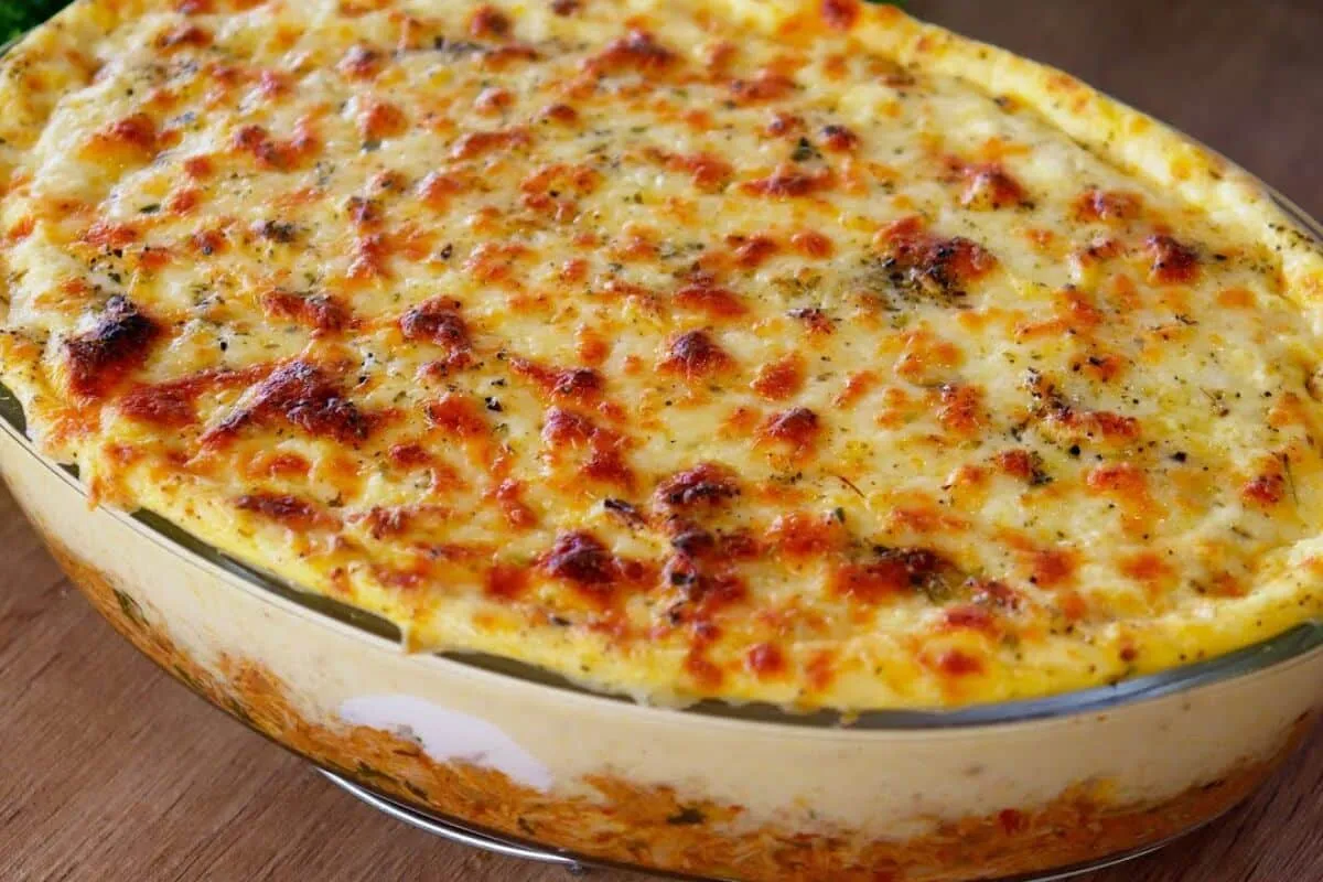 Fricassê de frango cremoso, gratinado e pronto em poucos minutos