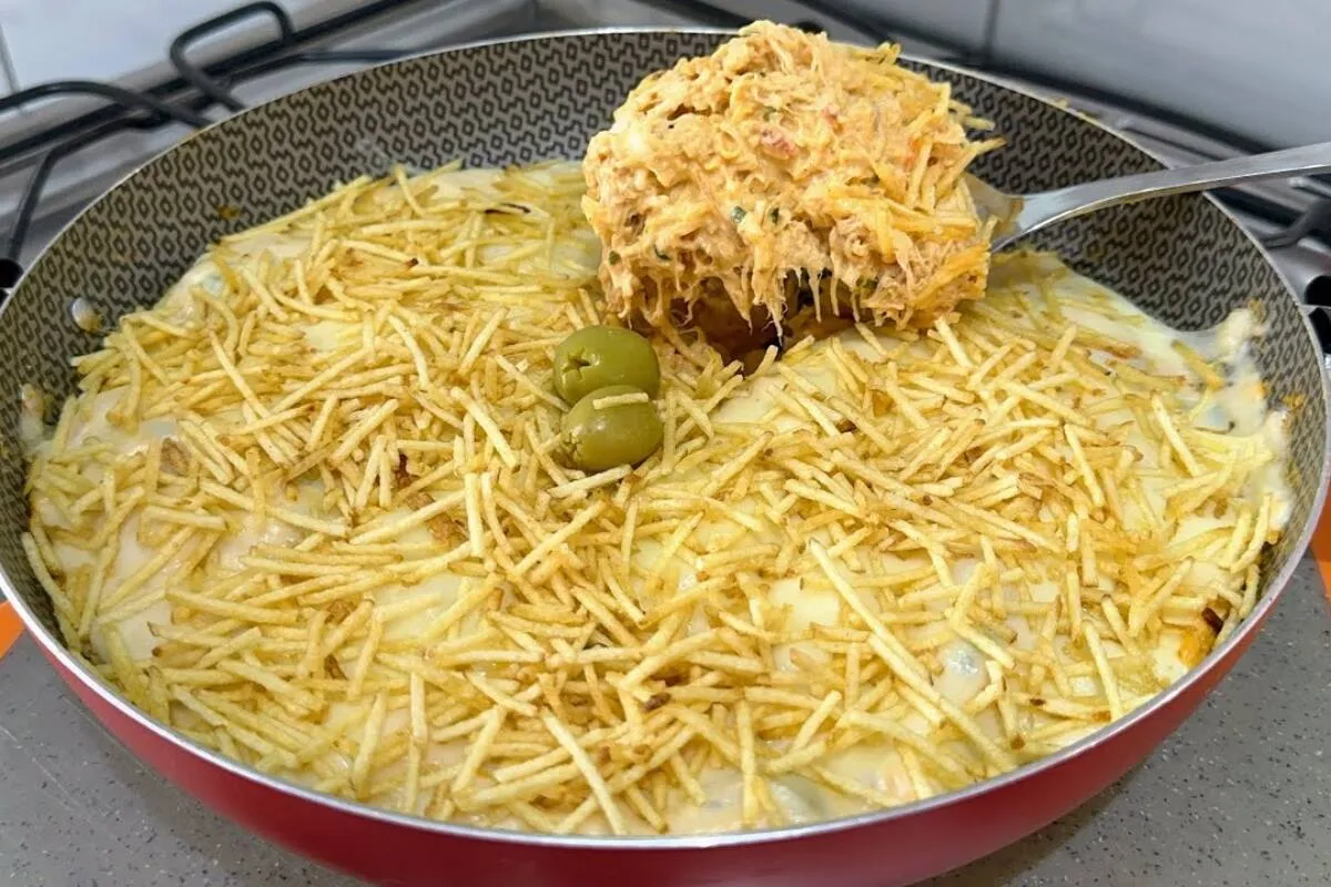 Fricassê de frango cremoso na frigideira: ótima sugestão para o almoço de domingo