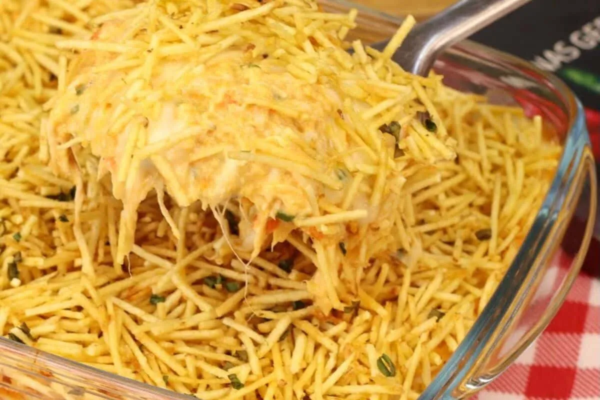 Fricassê de frango super cremoso e muito fácil: a receita deliciosa que vai salvar seu almoço