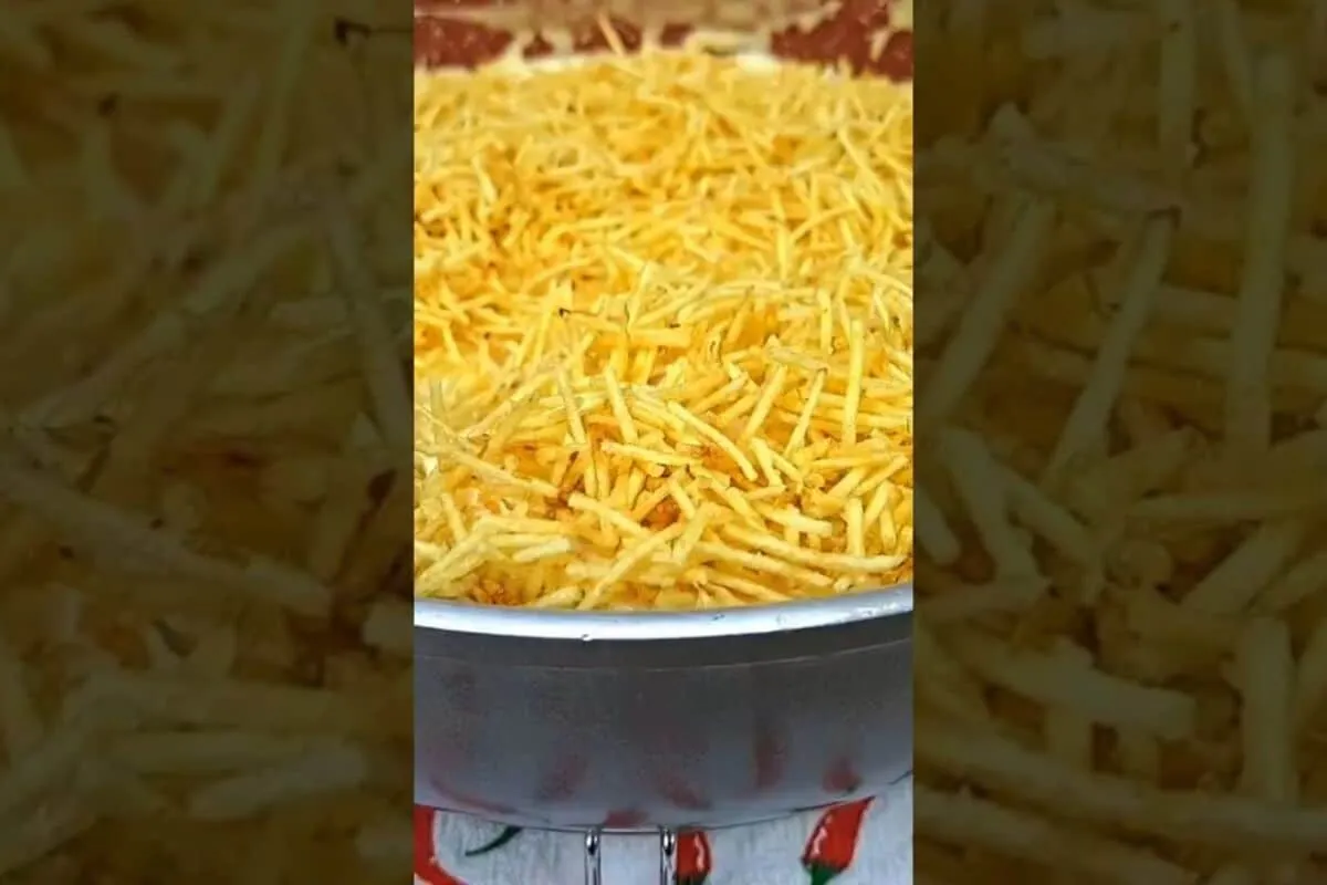 Fricassê de linguiça fácil e cremoso diferente e muito saboroso para seu jantar