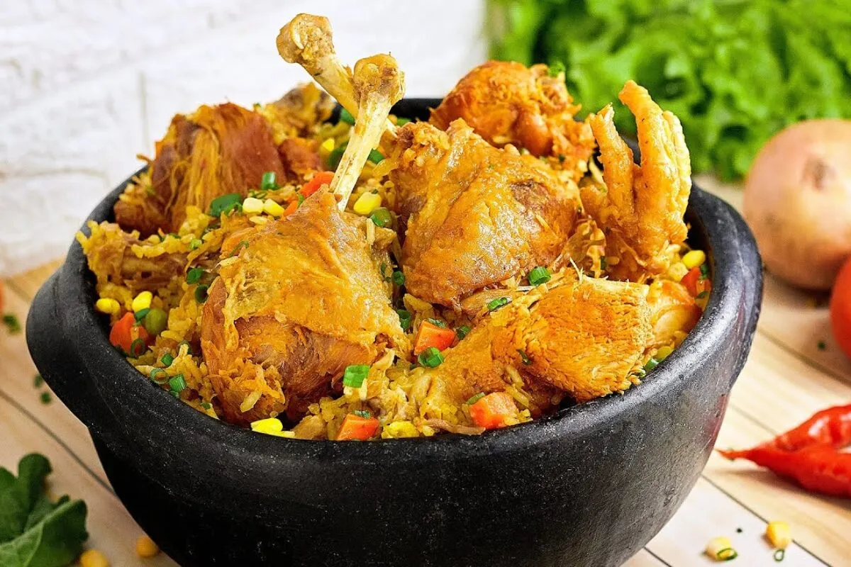 Galinhada mineira: aprenda a receita original com um tempero mineiro imbatível e cheio de tradição