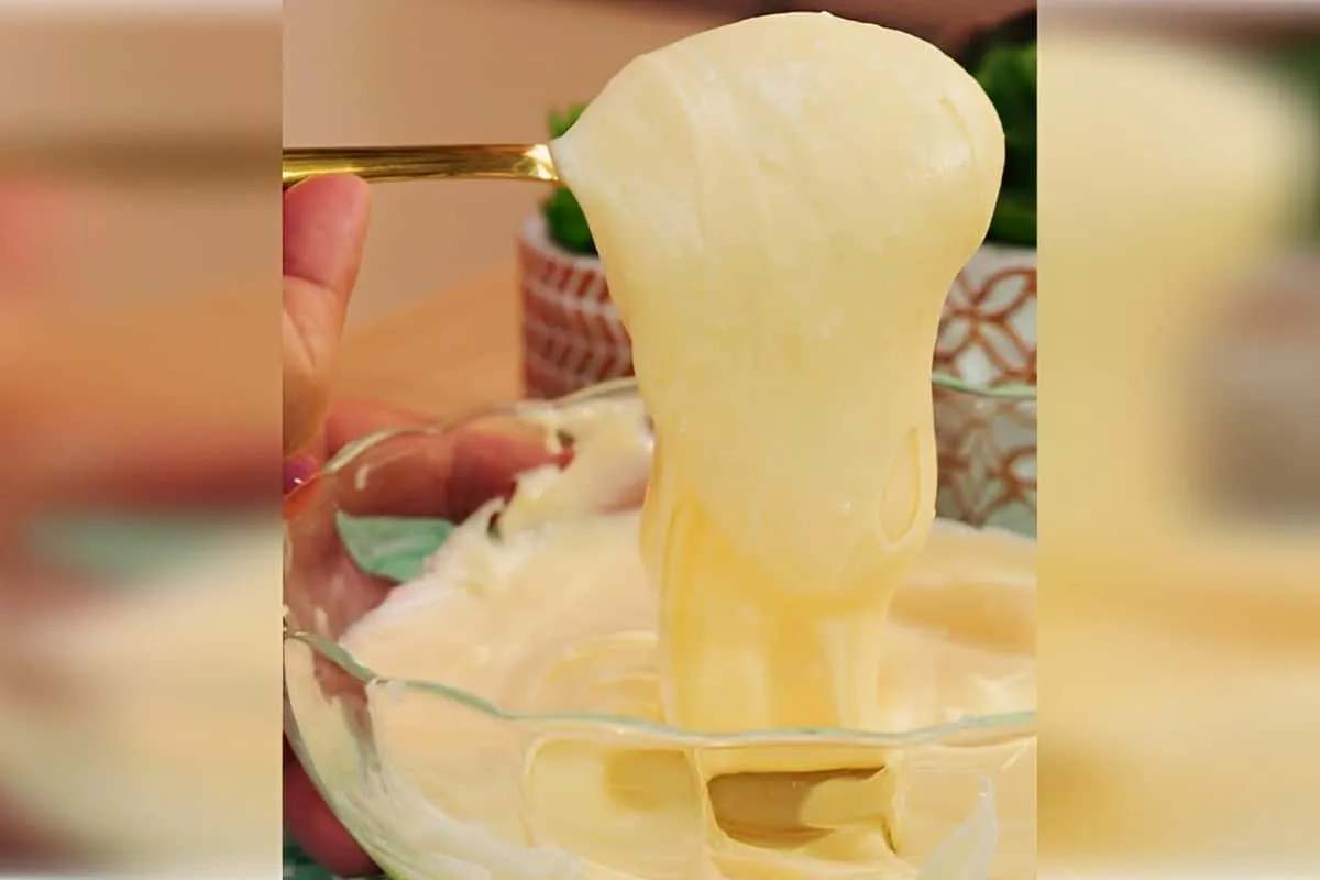 Ganache de leite ninho cremoso e delicioso para usar como recheio e cobertura de bolos e tortas