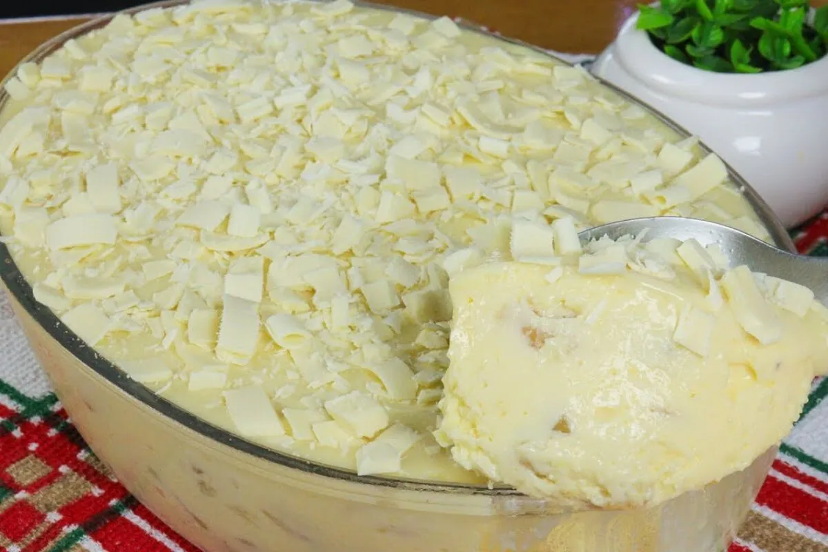 Gelado de abacaxi cremoso: sobremesa fácil para o Natal e Ano Novo, muito cremosa e refrescante