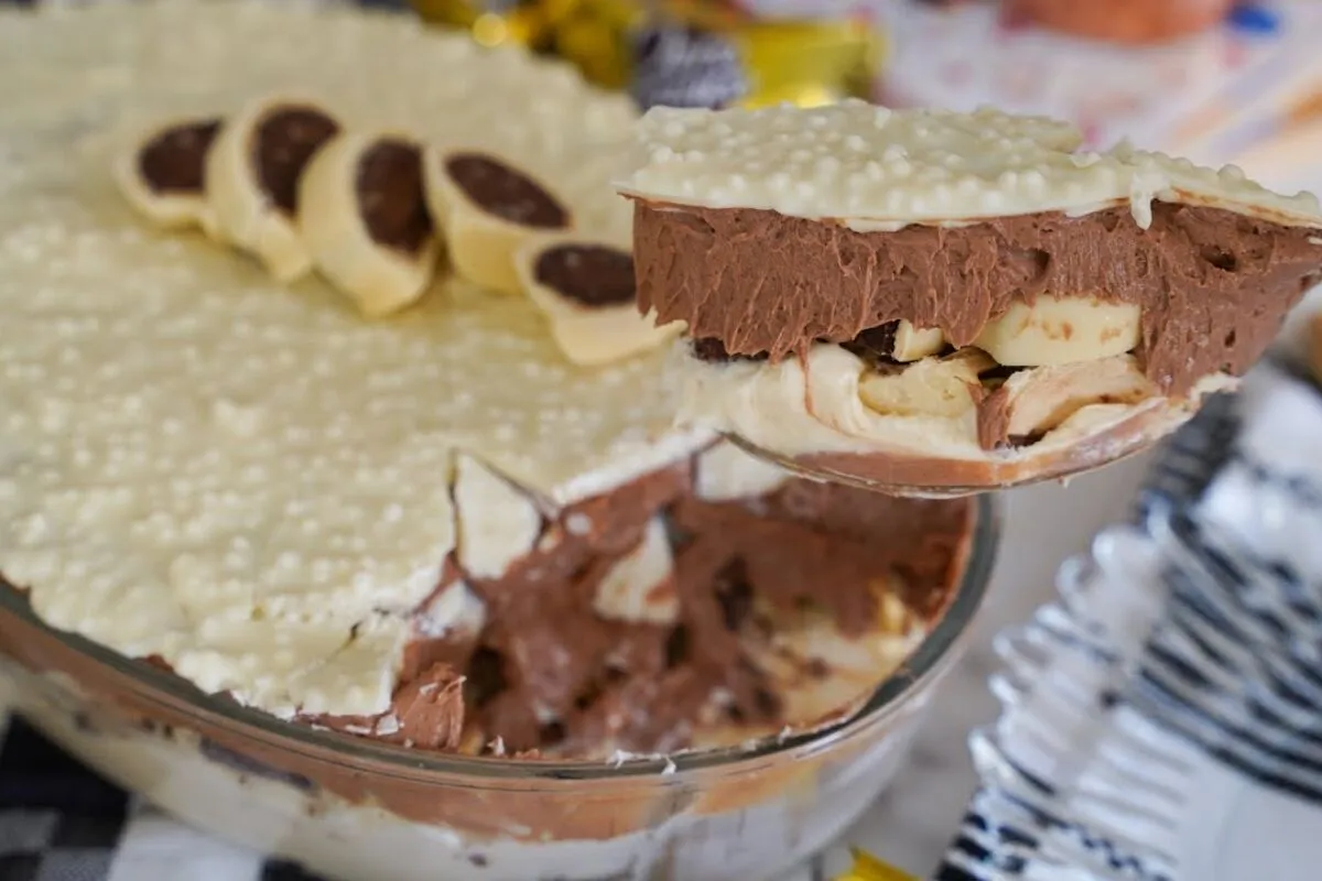 Gelado de ouro branco na travessa para ser a sobremesa de destaque na sua ceia de réveillon