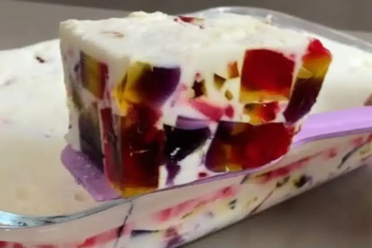 Gelatina colorida que é gostosa, rápida e fácil de fazer, trazendo alegria e cor para a mesa