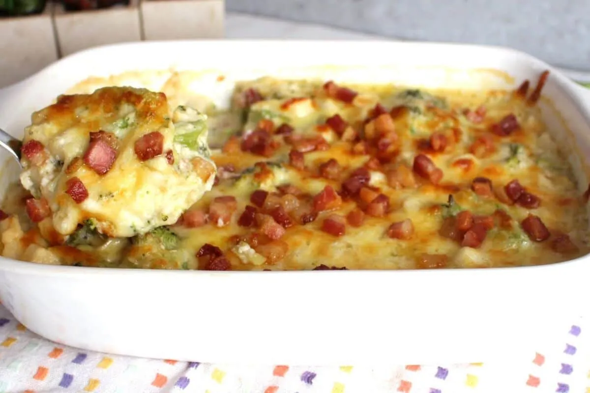 Gratinado de palmito com brócolis e alho poró para uma refeição leve e muito saborosa